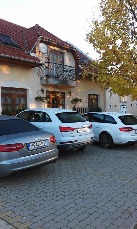 Janosi Vendeghaz Hotel Tiszafüred Buitenkant foto